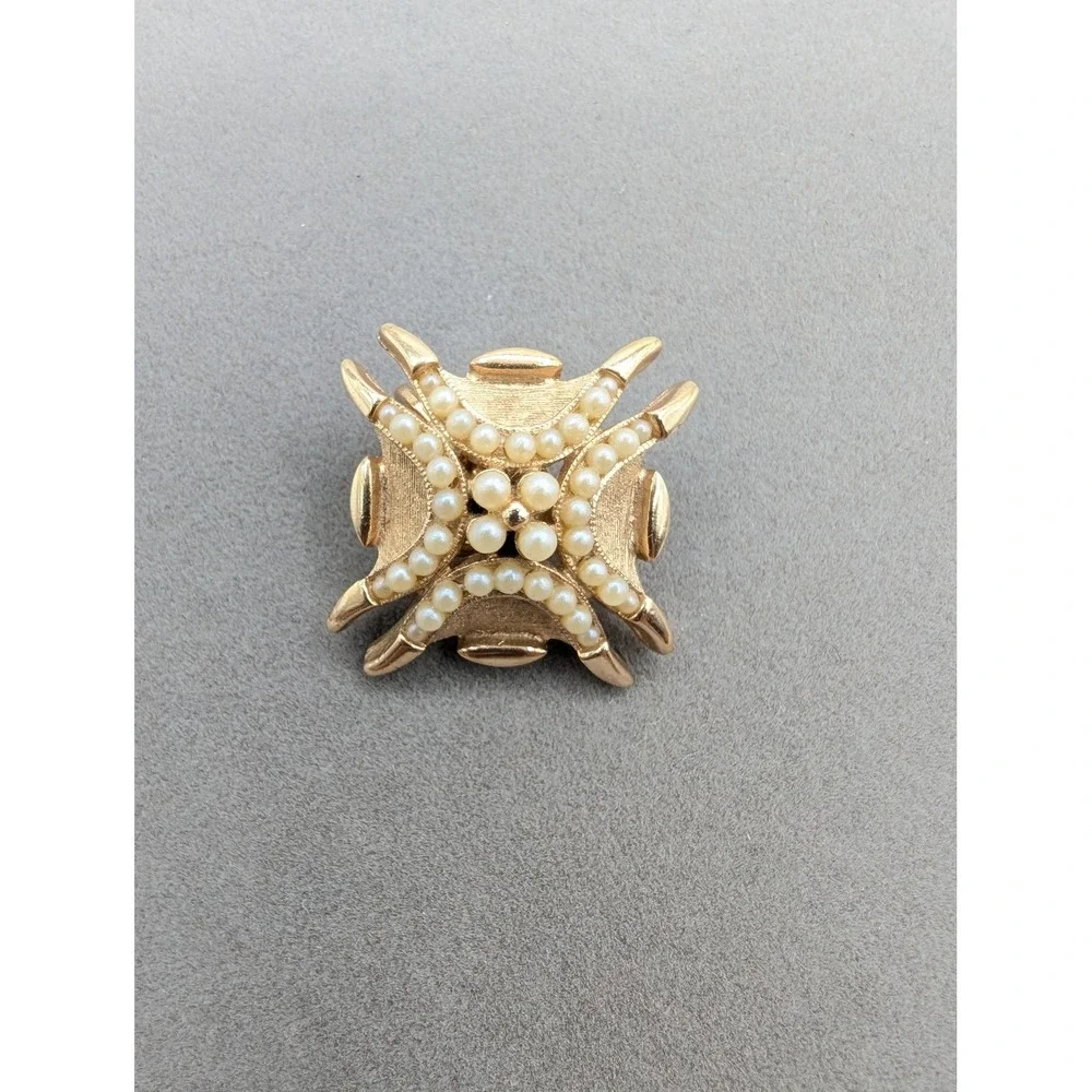 Tradition Vintage Gold Tone Faux Pearl Starburst Clip On Earrings Statement Stud